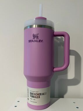 STANLEY QUENCHER TUMBLER H2O IN LILAC 40 OZ NWT!